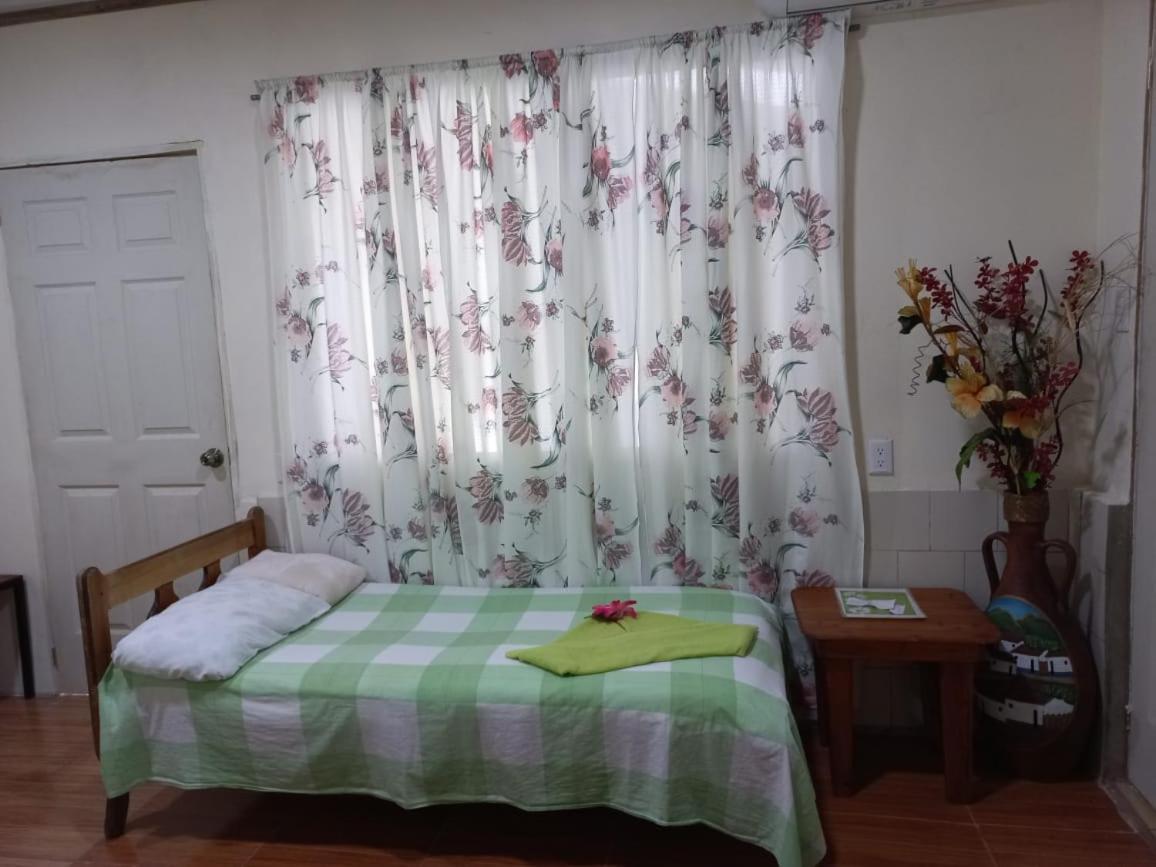 Hotel Margarita Sierpe Kültér fotó